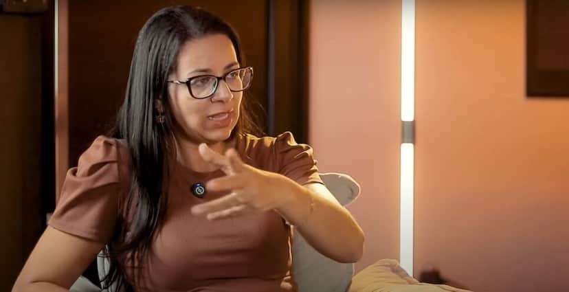 Ex-farsante abre o jogo em entrevista e mostra que está mudada e de aparência irreconhecível (Foto: Reprodução/ Não Adivinho/ YouTube) Ex-farsante abre o jogo em entrevista e mostra que está mudada e de aparência irreconhecível (Foto: Reprodução/ Não Adivinho/ YouTube)