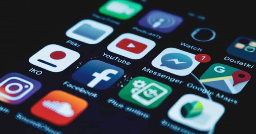 WhatsApp, Facebook, Instagram WhatsApp, Facebook, Instagram