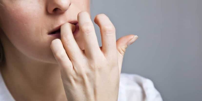 Não roa as unhas pois pode enfraquecê-las (Reprodução: Canva) Não roa as unhas pois pode enfraquecê-las (Reprodução: Canva)