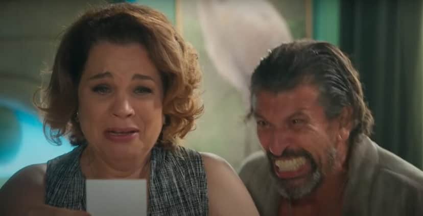 Osmar vai para o olho da rua após discutir com Violeta (Foto: Reprodução/ TV Globo) Osmar vai para o olho da rua após discutir com Violeta (Foto: Reprodução/ TV Globo)
