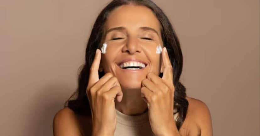 Colágeno: Creme com 3 ingredientes rejuvenesce a pele das 40+ (Foto: Reprodução/ Internet) Colágeno: Creme com 3 ingredientes rejuvenesce a pele das 40+ (Foto: Reprodução/ Internet)