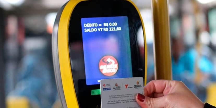 Idosos contam com passagem de graça no ônibus em São Paulo (Reprodução: Internet) Idosos contam com passagem de graça no ônibus em São Paulo (Reprodução: Internet)