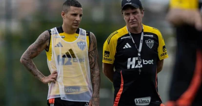 Guilherme Arana e Cuca, durante treino do Atlético-MG (Foto: Pedro Souza/Atlético-MG) Guilherme Arana e Cuca, durante treino do Atlético-MG (Foto: Pedro Souza/Atlético-MG)