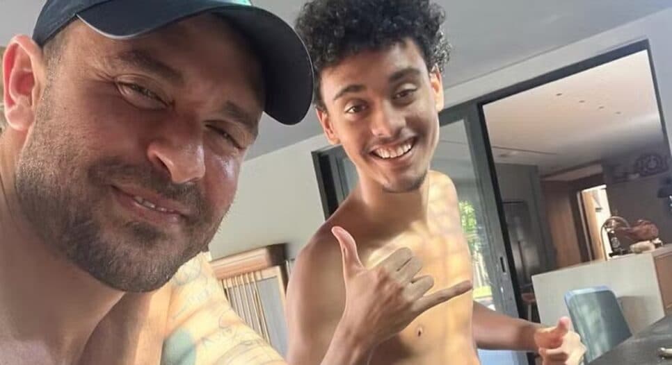 Davi, filho do sambista, perdoa dívida do pai (Foto: Reprodução/ Instagram) Davi, filho do sambista, perdoa dívida do pai (Foto: Reprodução/ Instagram)