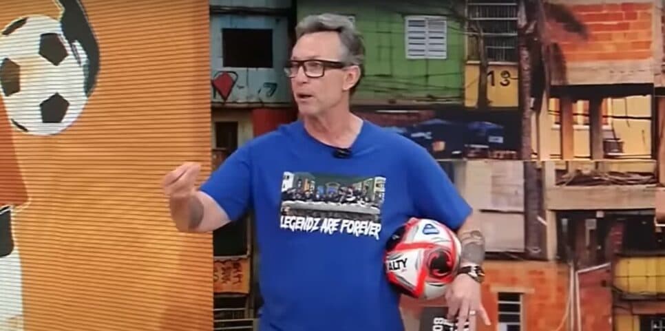 Neto brincou sobre ser Edu Guedes e acordar ao lado de Ana Hickmann (Foto: Reprodução/ Os Donos da Bola/ Band/ YouTube) Neto brincou sobre ser Edu Guedes e acordar ao lado de Ana Hickmann (Foto: Reprodução/ Os Donos da Bola/ Band/ YouTube)