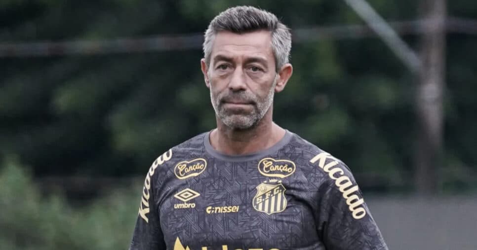 Pedro Caixinha autoriza expulsão no Santos (Foto: Raul Barreta) Pedro Caixinha autoriza expulsão no Santos (Foto: Raul Barreta)