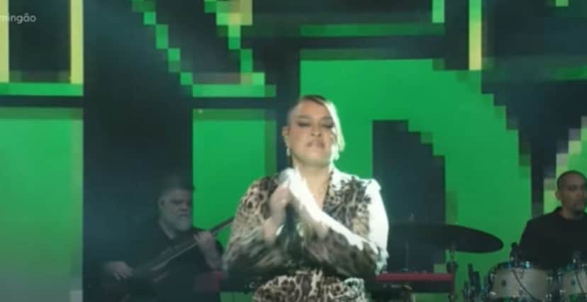 Cantora interpretou a música 'Brasil', tema de abertura do remake de Vale Tudo (Foto: Reprodução/ TV Globo) Cantora interpretou a música 'Brasil', tema de abertura do remake de Vale Tudo (Foto: Reprodução/ TV Globo)