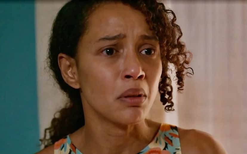 Raquel (Taís Araujo) em cena que irá ao ar no final do primeiro capítulo do remake de Vale Tudo (Foto: Reprodução / Globo) Raquel (Taís Araujo) em cena que irá ao ar no final do primeiro capítulo do remake de Vale Tudo (Foto: Reprodução / Globo)