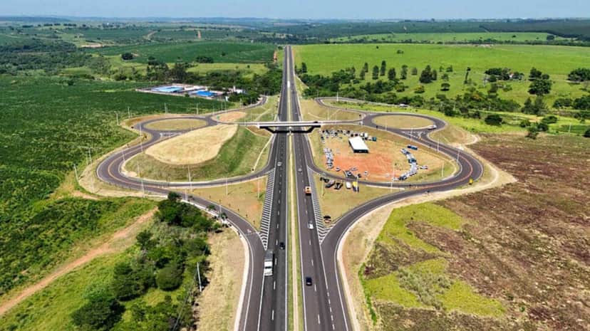 Infraestrutura incluirá novas faixas, acostamentos, passarelas e um sistema inédito de pedágio eletrônico (Foto Reprodução/ Célio Messias/Governo de SP) Infraestrutura incluirá novas faixas, acostamentos, passarelas e um sistema inédito de pedágio eletrônico (Foto Reprodução/ Célio Messias/Governo de SP)