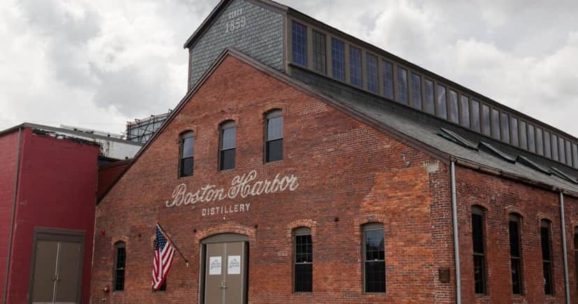 Boston Harbor Distillery (Foto Reprodução/YouTube) Boston Harbor Distillery (Foto Reprodução/YouTube)