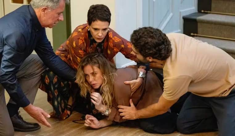 Heleninha (Paolla Oliveira) bêbada em Vale Tudo (Foto: Reprodução / Globo) Heleninha (Paolla Oliveira) bêbada em Vale Tudo (Foto: Reprodução / Globo)
