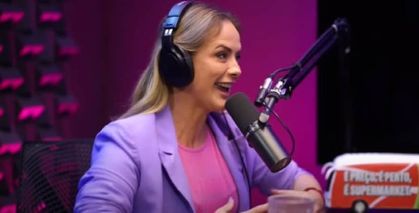 A estrela de Malhação, Juliana Silveira, expôs perrengue com galã em gravações (Foto: Reprodução/ Papagaio Falante/ YouTube) A estrela de Malhação, Juliana Silveira, expôs perrengue com galã em gravações (Foto: Reprodução/ Papagaio Falante/ YouTube)