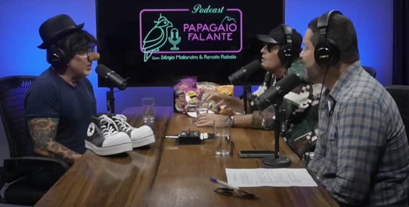 Humorista no podcast Papagaio Falante (Foto: Reprodução/ YouTube) Humorista no podcast Papagaio Falante (Foto: Reprodução/ YouTube)