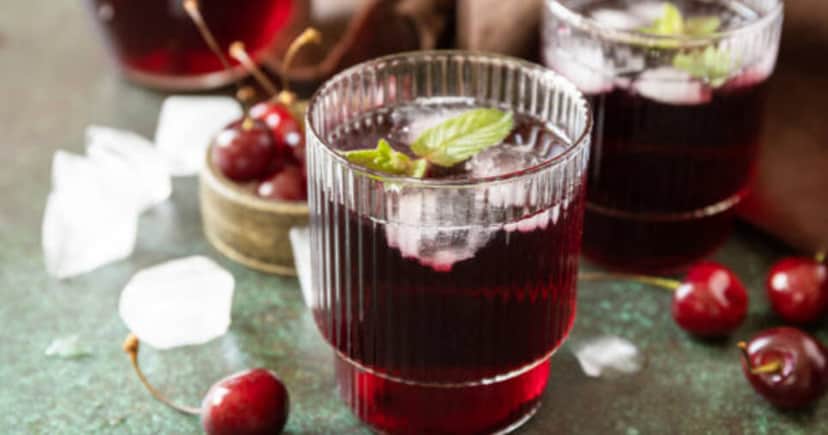 Suco natural de cereja pode ajudar idosas (Foto: iStock) Suco natural de cereja pode ajudar idosas (Foto: iStock)