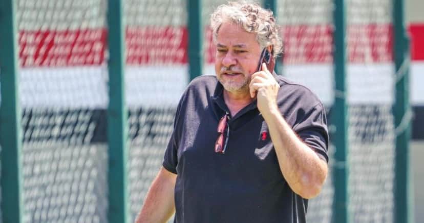 Casares libera orçamento para novo camisa 9 e dupla de Arboleda no São Paulo Casares libera orçamento para novo camisa 9 e dupla de Arboleda no São Paulo