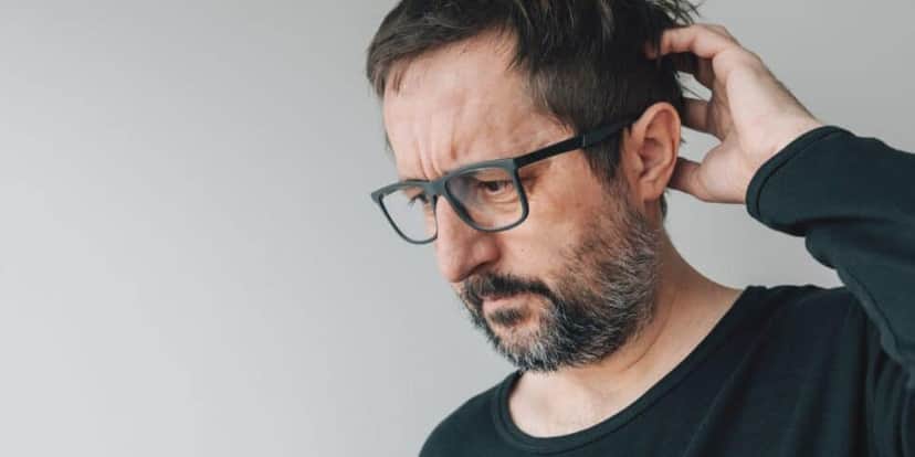 Homem com a mão na cabeça (Foto: Canva) Homem com a mão na cabeça (Foto: Canva)