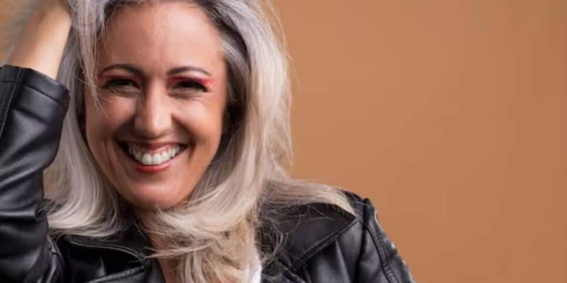 Mulher com o cabelo branco (Foto: Canva) Mulher com o cabelo branco (Foto: Canva)