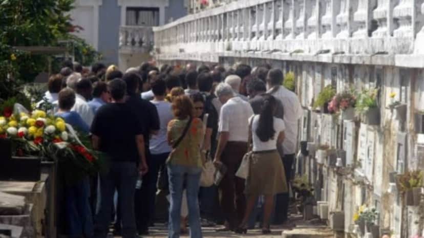 Barraco no velório de ator e quebra-pau em sepultamento (Foto: Reprodução/ O Globo) Barraco no velório de ator e quebra-pau em sepultamento (Foto: Reprodução/ O Globo)