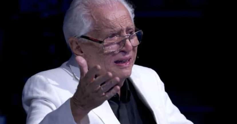Carlos Alberto de Nóbrega chorou durante o Domingão com Huck (Foto: Reprodução/ Globo) Carlos Alberto de Nóbrega chorou durante o Domingão com Huck (Foto: Reprodução/ Globo)