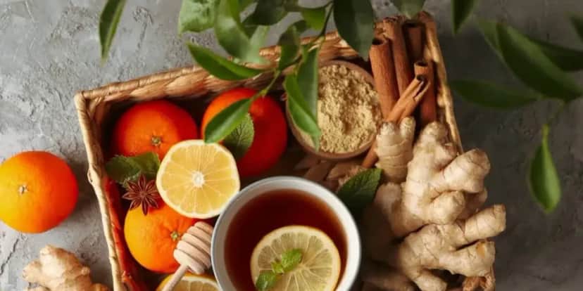 Alguns chás são ricos em vitamina C e ajudam a combater as infecções causadas pelos dias mais frios (Foto Reprodução/Tua Saúde) Alguns chás são ricos em vitamina C e ajudam a combater as infecções causadas pelos dias mais frios (Foto Reprodução/Tua Saúde)