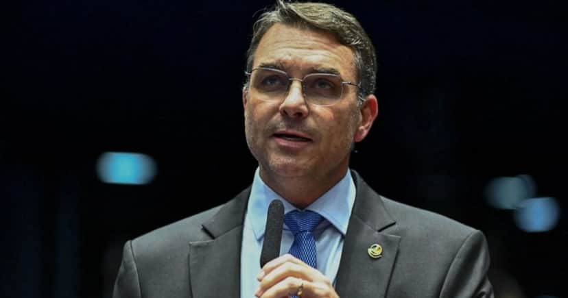 Senador Flavio Bolsonaro - Foto: Internet Senador Flavio Bolsonaro - Foto: Internet