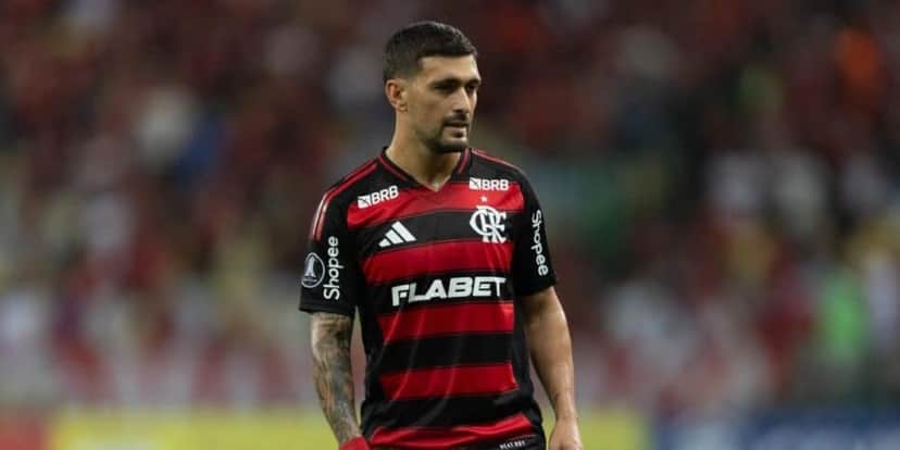 Arrascaeta realizou um controle de carga (Reprodução: Matheus Sanches) Arrascaeta realizou um controle de carga (Reprodução: Matheus Sanches)