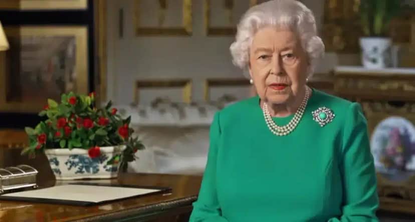 Carta psicografada da Rainha Elizabeth II (Foto: Reprodução) Carta psicografada da Rainha Elizabeth II (Foto: Reprodução)