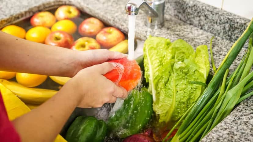 Higienize bem suas frutas e verduras (Foto: Reprodução/ Internet) Higienize bem suas frutas e verduras (Foto: Reprodução/ Internet)