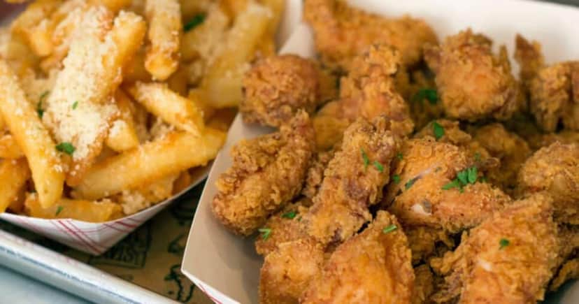 Sticky's Finger Joint tem um cardápio dominado majoritariamente por frango frito e outros acompanhamentos (Foto Reprodução/TripAdvisor) Sticky's Finger Joint tem um cardápio dominado majoritariamente por frango frito e outros acompanhamentos (Foto Reprodução/TripAdvisor)