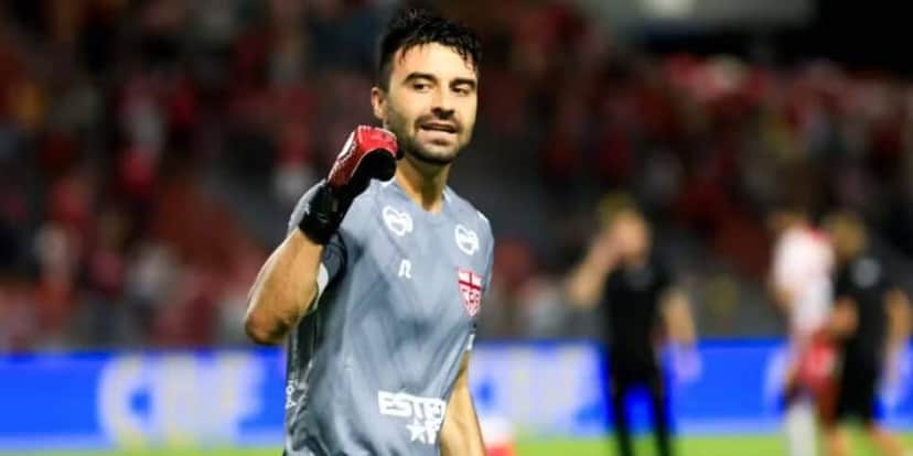 Matheus Albino atualmente defende o CRB (Reprodução: Ailton Cruz) Matheus Albino atualmente defende o CRB (Reprodução: Ailton Cruz)