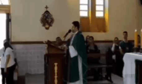 Padre é acusado de intolerância religiosa - Foto Instagram Padre é acusado de intolerância religiosa - Foto Instagram