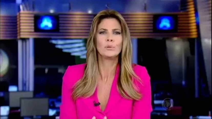 Fabiana Scaranzi sofreu demissão e nunca mais voltou à TV (Foto: Reprodução/ Record) Fabiana Scaranzi sofreu demissão e nunca mais voltou à TV (Foto: Reprodução/ Record)