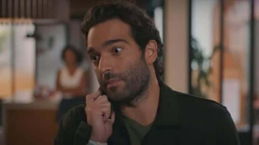 Afonso cai feito patinho em plano armado pelas "mulheres da sua vida" (Foto: Reprodução/ Globoplay) Afonso cai feito patinho em plano armado pelas "mulheres da sua vida" (Foto: Reprodução/ Globoplay)