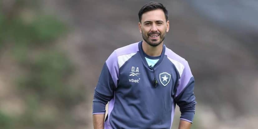 Davide Ancelotti ligado na contratação de um craque ao Botafogo (Reprodução: Vítor Silva) Davide Ancelotti ligado na contratação de um craque ao Botafogo (Reprodução: Vítor Silva)