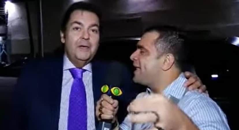 AVC na frente de Faustão (Foto: Reprodução/ YouTube) AVC na frente de Faustão (Foto: Reprodução/ YouTube)
