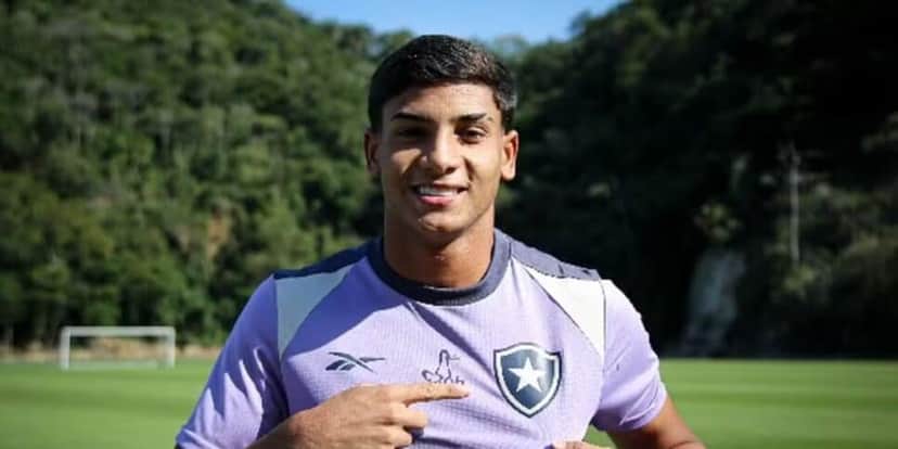Kadu já veste a camisa do Botafogo (Reprodução: Ascom ) Kadu já veste a camisa do Botafogo (Reprodução: Ascom )