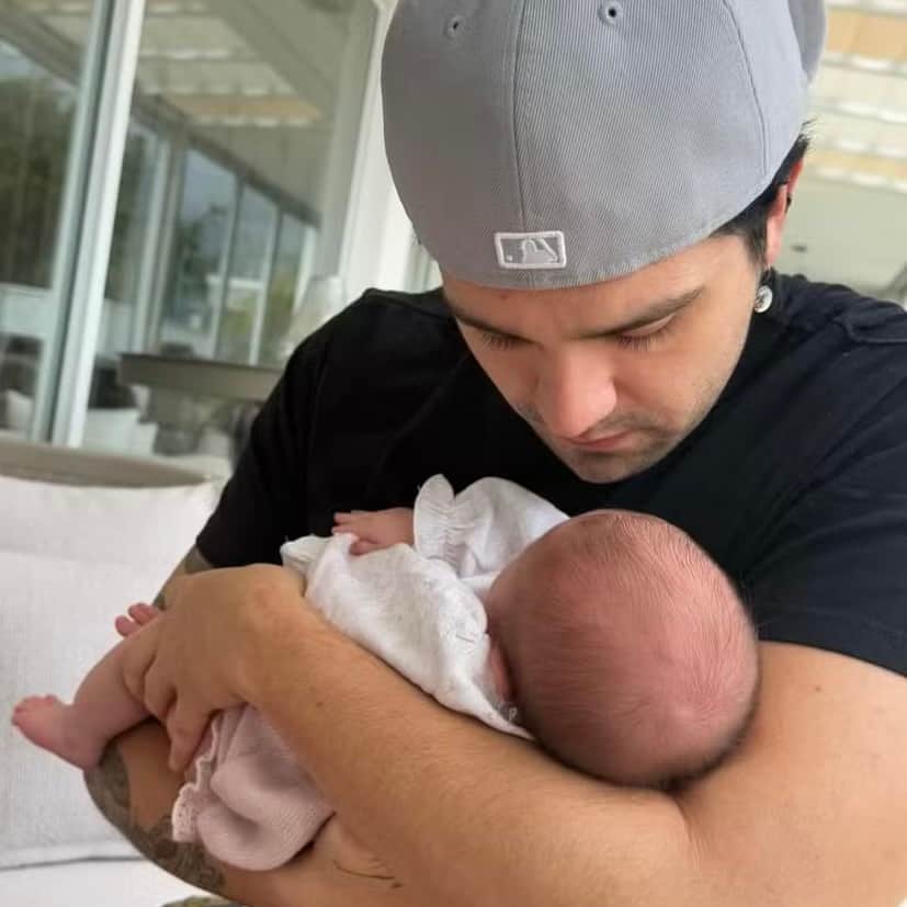 Luan Santana e a filha Serena - Foto: Internet Luan Santana e a filha Serena - Foto: Internet