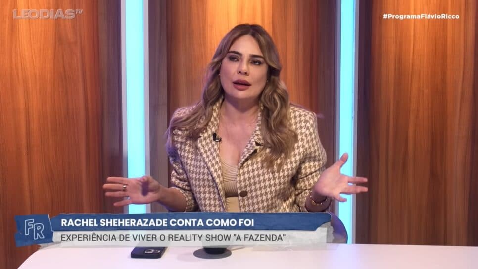 Rachel Sheherazade em conversa com Flávio Ricco (Foto: Reprodução/ LeoDias TV) Rachel Sheherazade em conversa com Flávio Ricco (Foto: Reprodução/ LeoDias TV)
