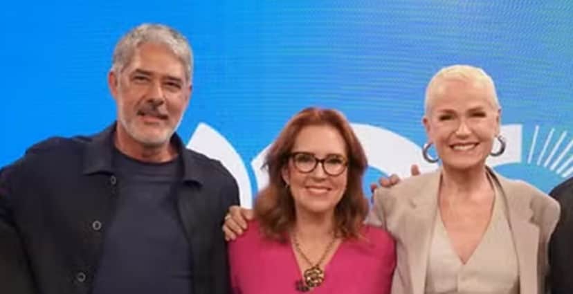 William Bonner ao lado de Renata Capucci e Xuxa, no videocast "O Futuro Já Começou", do Fantástico (Foto: Reprodução/ Globo) William Bonner ao lado de Renata Capucci e Xuxa, no videocast "O Futuro Já Começou", do Fantástico (Foto: Reprodução/ Globo)
