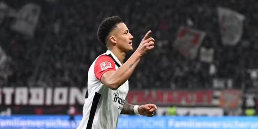 Tuta vendido pelo Eintracht Frankfurt (Reprodução: Divulgação) Tuta vendido pelo Eintracht Frankfurt (Reprodução: Divulgação)