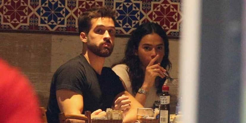 João Guilherme e Bruna Marquezine em restaurante (Foto: Thiago Martins / AgNews) João Guilherme e Bruna Marquezine em restaurante (Foto: Thiago Martins / AgNews)