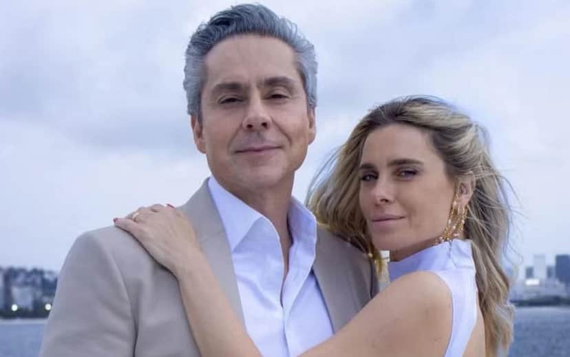 Marco Aurélio (Alexandre Nero) e Leila (Carolina Dieckmmann) em casamento de Vale Tudo (Foto: Reprodução / Globo) Marco Aurélio (Alexandre Nero) e Leila (Carolina Dieckmmann) em casamento de Vale Tudo (Foto: Reprodução / Globo)