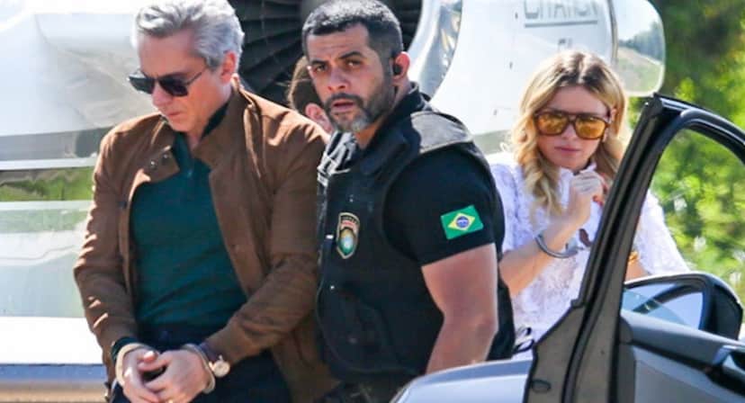 Polícia prende Marco Aurélio e Leila em Vale Tudo (Foto: Reprodução / Globo) Polícia prende Marco Aurélio e Leila em Vale Tudo (Foto: Reprodução / Globo)