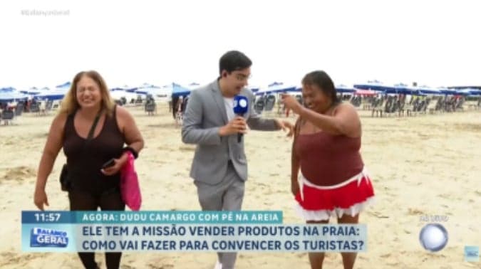 Dudu fala com banhistas em sua estreia na Record (Foto: Reprodução / Record)
Dudu fala com banhistas em sua estreia na Record (Foto: Reprodução / Record)