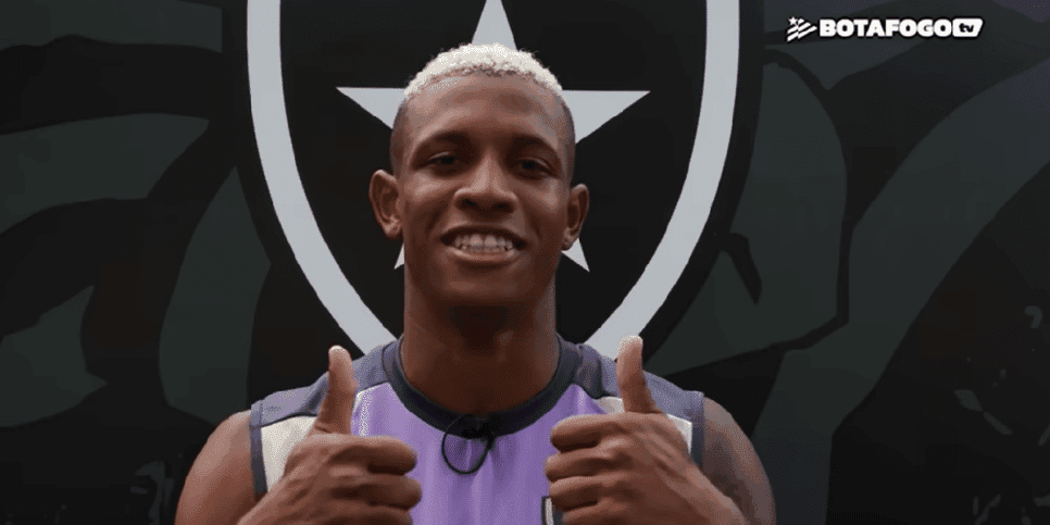 Danilo no dia em que foi anunciado no Botafogo (Foto: Reprodução/Botafogo TV) Danilo no dia em que foi anunciado no Botafogo (Foto: Reprodução/Botafogo TV)