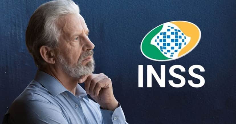 Idoso pensando e logo do INSS (Foto: Montagem TV Foco / Canva / Internet) Idoso pensando e logo do INSS (Foto: Montagem TV Foco / Canva / Internet)