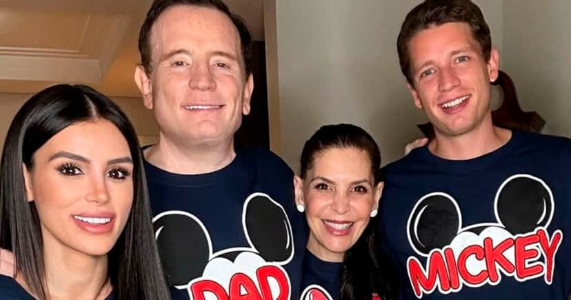 Roberto Cabrini com a esposa, Renata, e os dois filhos – Foto -Reprodução - Instagram @gabycabrini Roberto Cabrini com a esposa, Renata, e os dois filhos – Foto -Reprodução - Instagram @gabycabrini