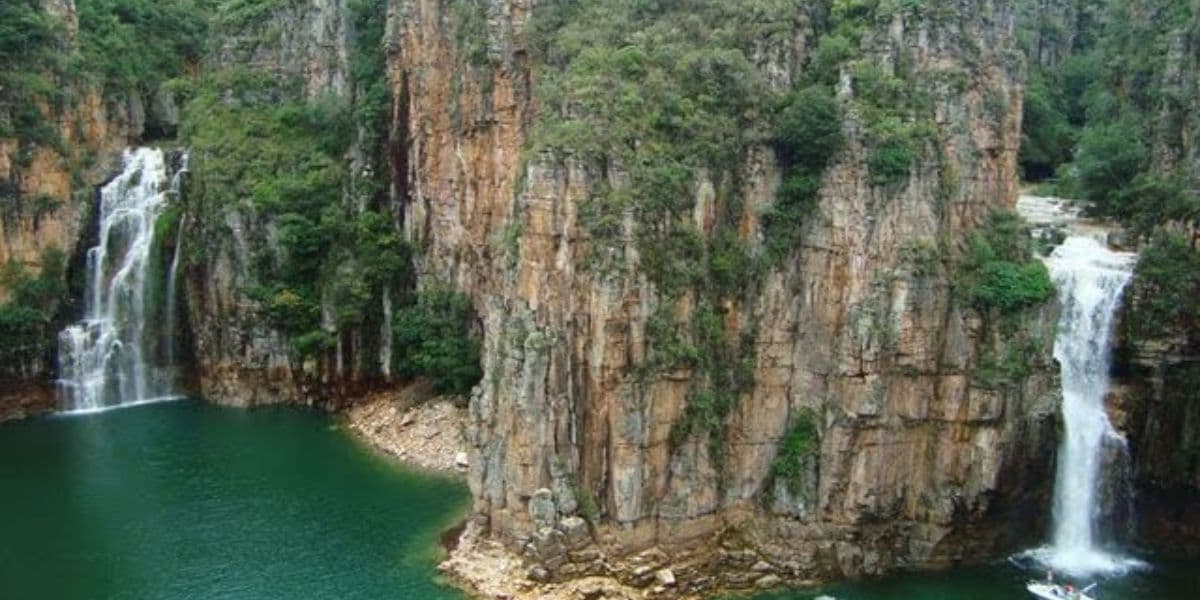 Montalvânia tem muito contato com a natureza (Reprodução: Youtube) Montalvânia tem muito contato com a natureza (Reprodução: Youtube)