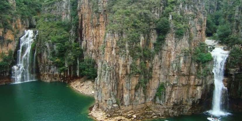 Montalvânia tem muito contato com a natureza (Reprodução: Youtube) Montalvânia tem muito contato com a natureza (Reprodução: Youtube)