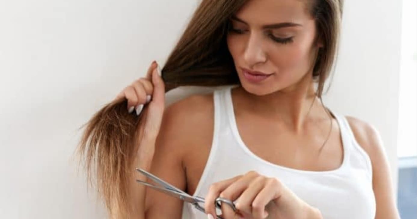 Cortar o cabelo sozinha em casa sem estragar o comprimento (Foto: Reprodução/Internet) Cortar o cabelo sozinha em casa sem estragar o comprimento (Foto: Reprodução/Internet)